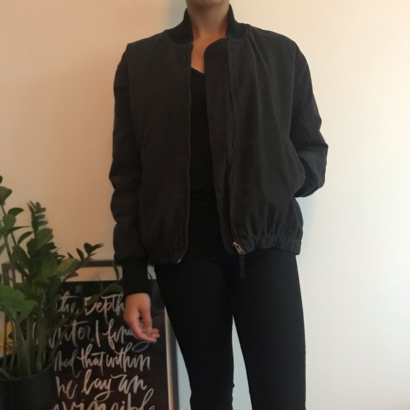 Aritzia TNA black bomber - Picture 1 of 5